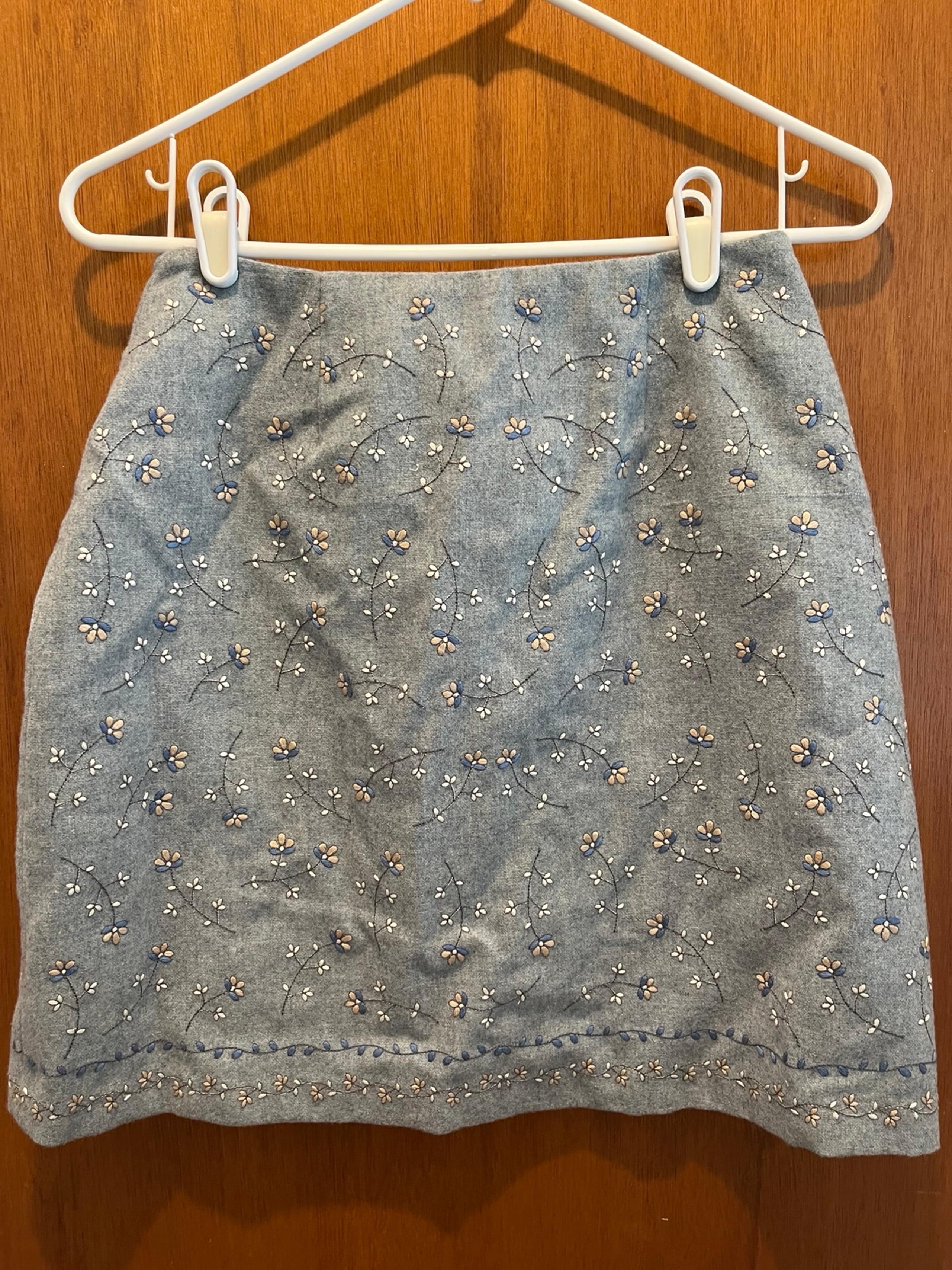embroidered wool skirt. Warehouse size 6