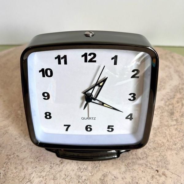 Quartz Vintage Analog Nightstand Clock Battery Operated Black Silver Metal