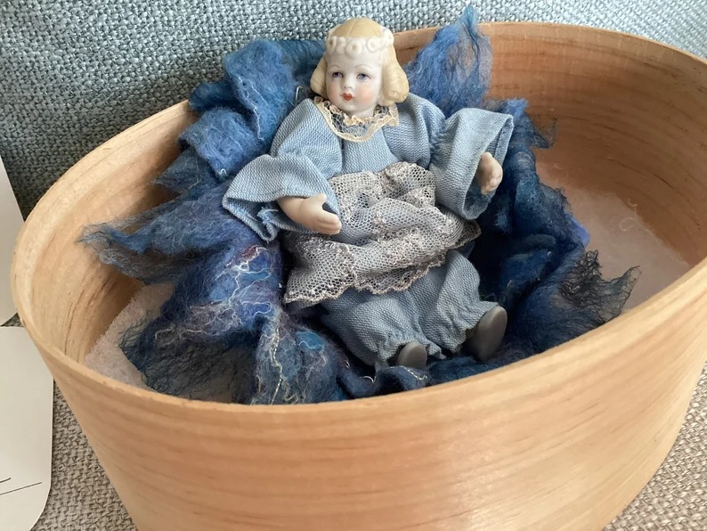 Helga Hoffman German Artist Miniature 4.5” Porcelain Posable Doll # 11/99 Thumbe