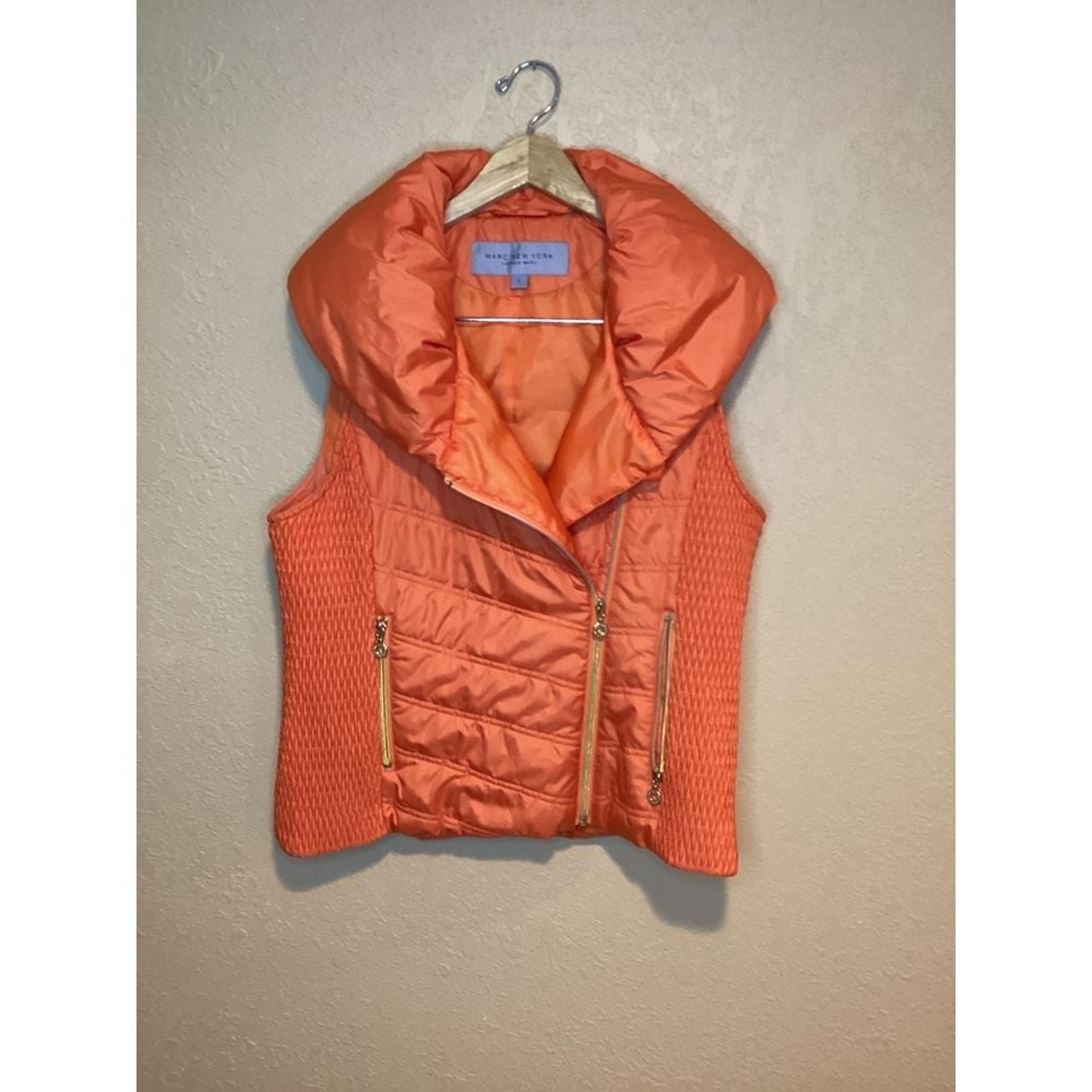 Marc New York Puffer Vest Size Large; Orange Quilted Smocked, gold details