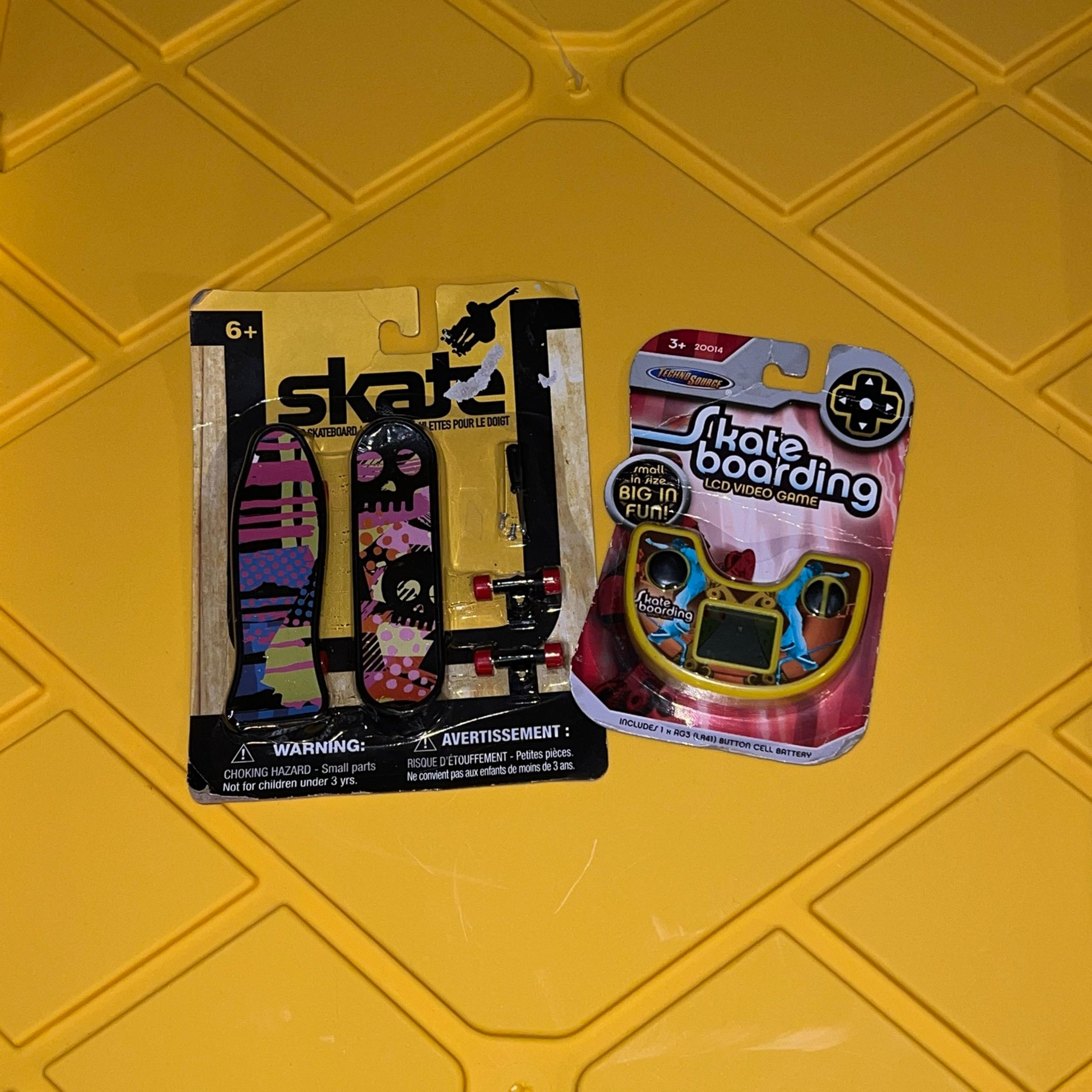 Techno Source Skateboarding LCD Handheld Pocket game w/ Finger Skateboard