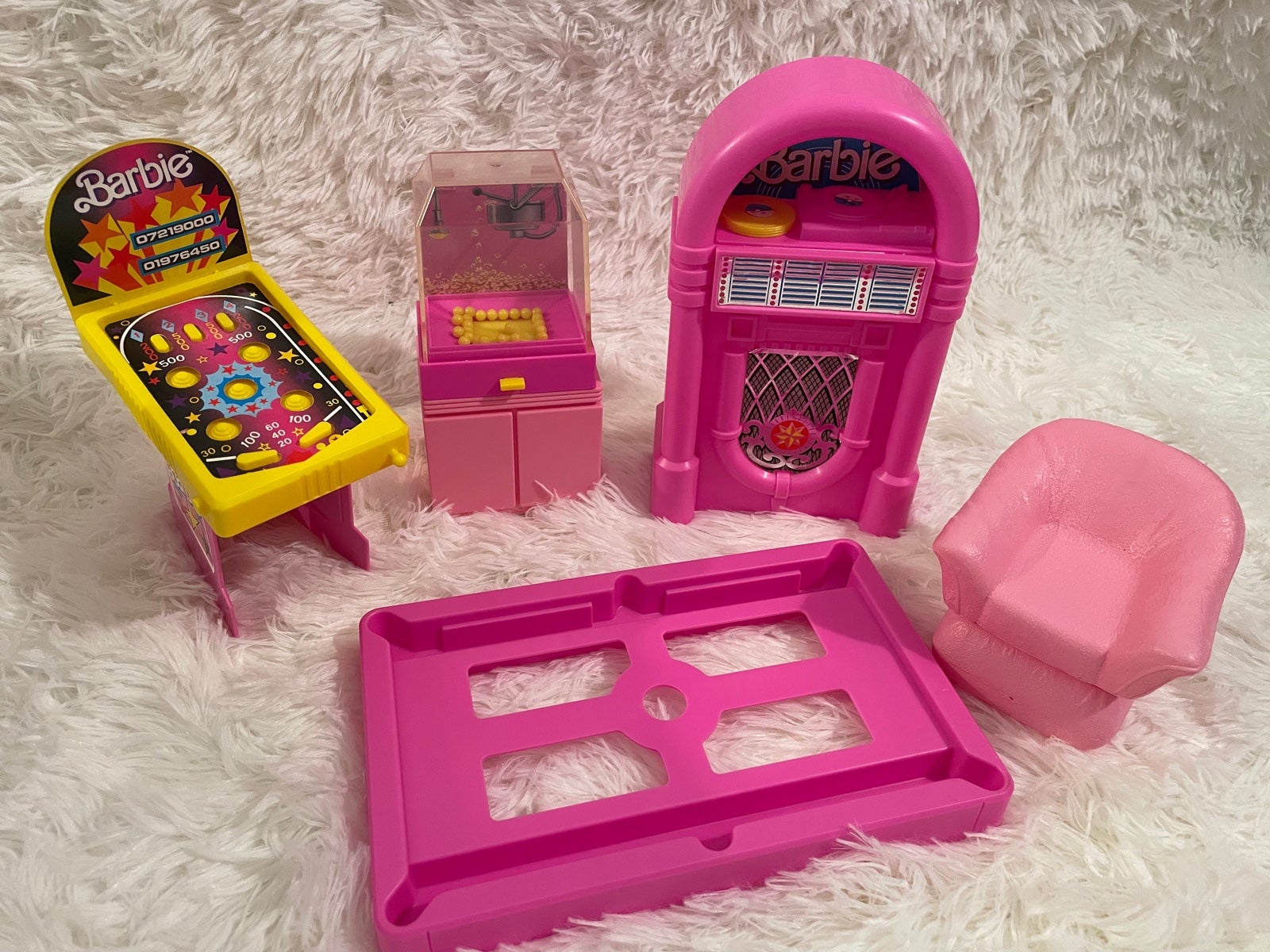 Vintage Barbie and Skipper Game Room 1988