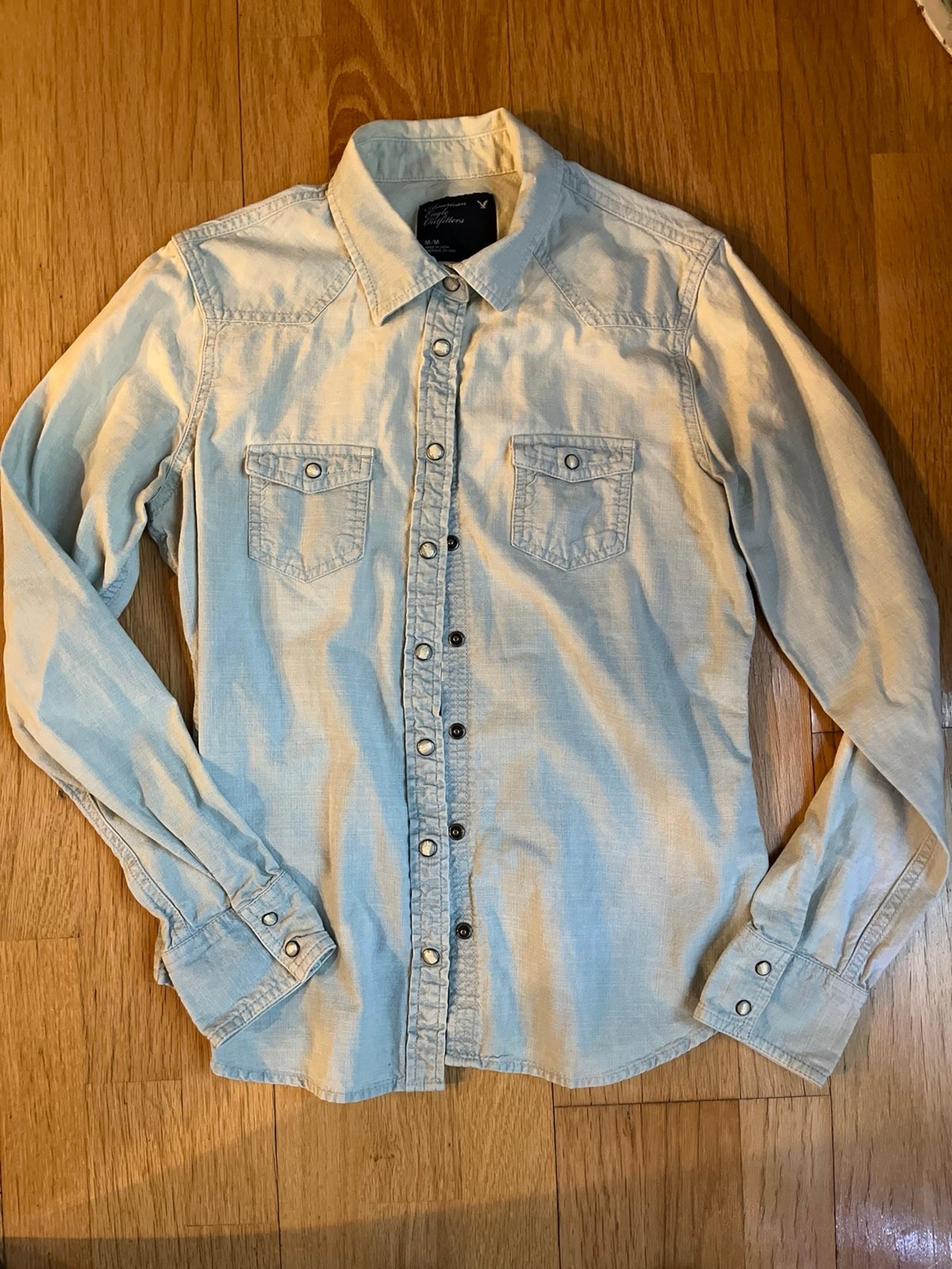 LIKE NEW American Eagle denim shirt light snap jacket M