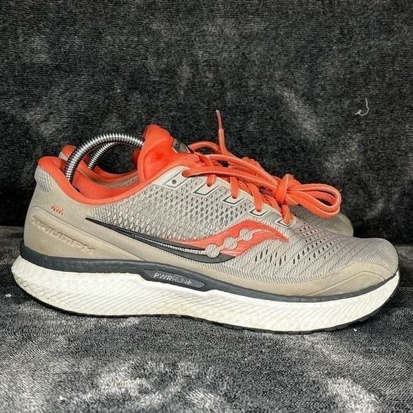 Saucony Triumph 18 Running Shoe MOONROCK/CORAL size 11