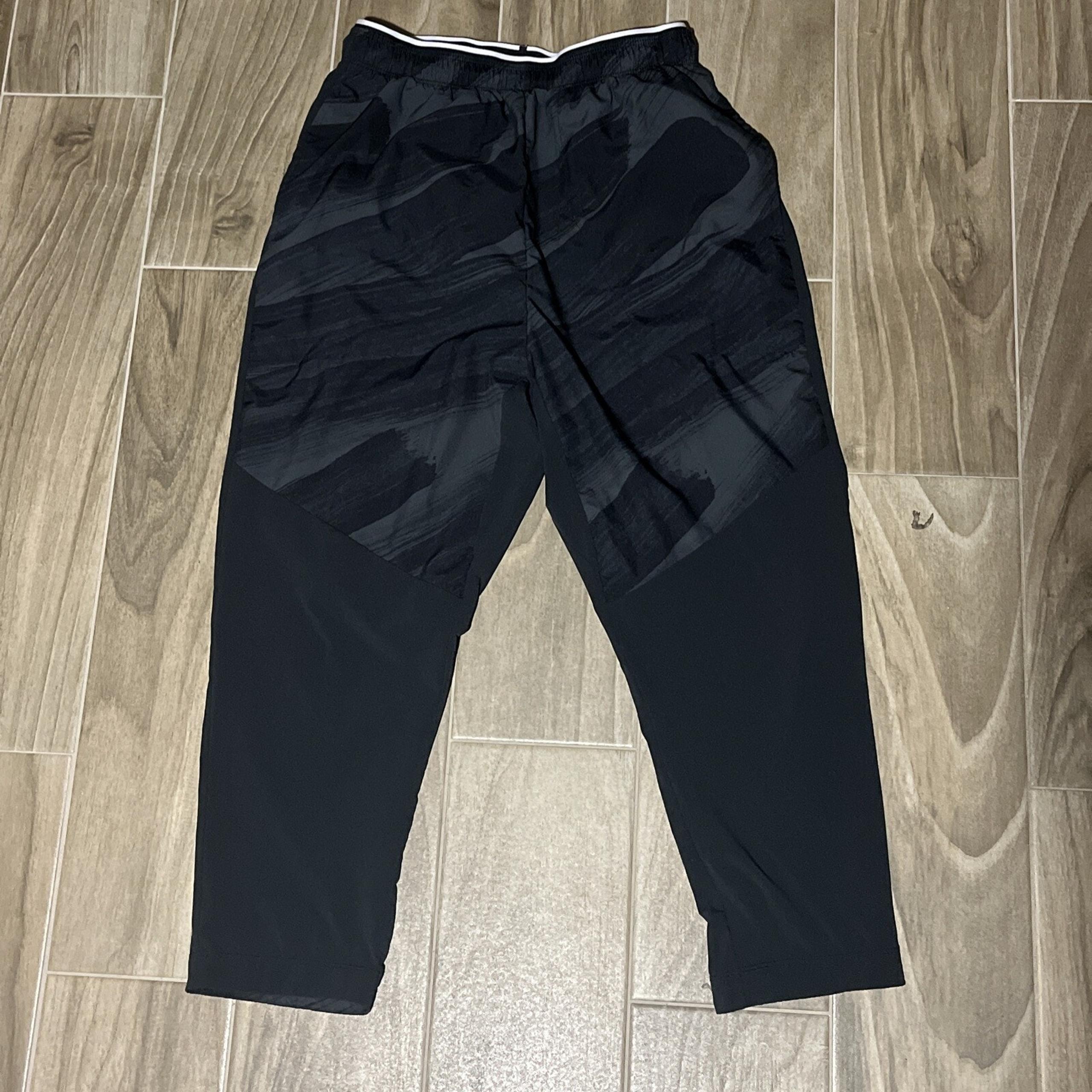 Nike Dri-FIT Sport Clash Men's Small Black Gray Woven Training Pants DD1720