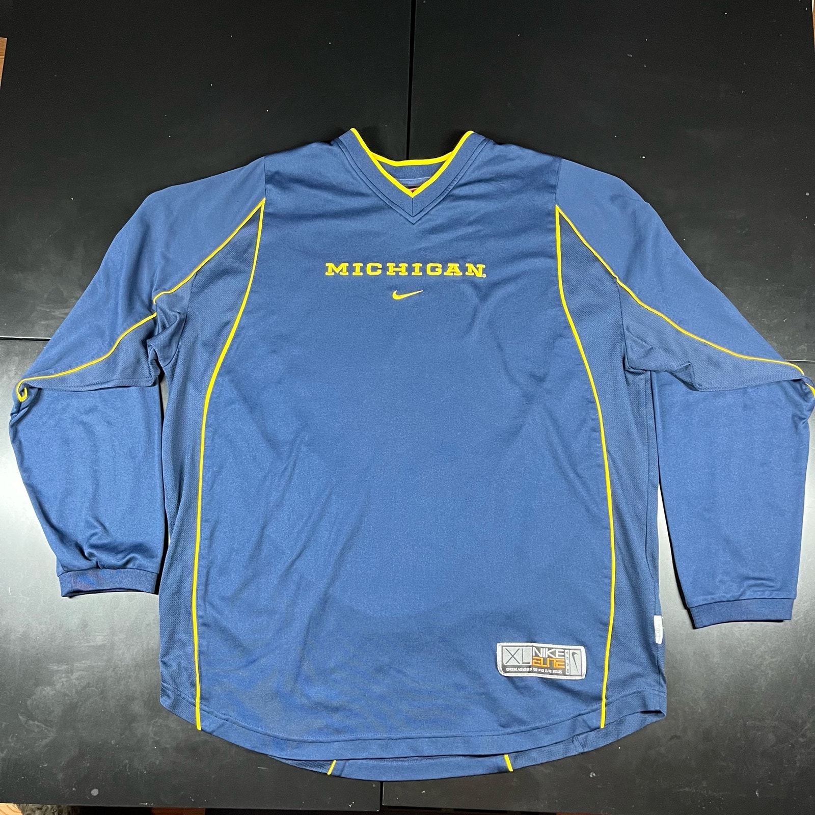 Nike Team MICHIGAN WOLVERINES BASKETBALL Dri Fit Longsleeve Jersey Men’s Sz XL