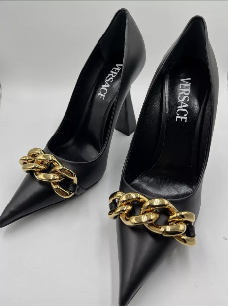 Versace Leather Chain-Link Accents Pumps Size 37.5 Floor Sample No Box