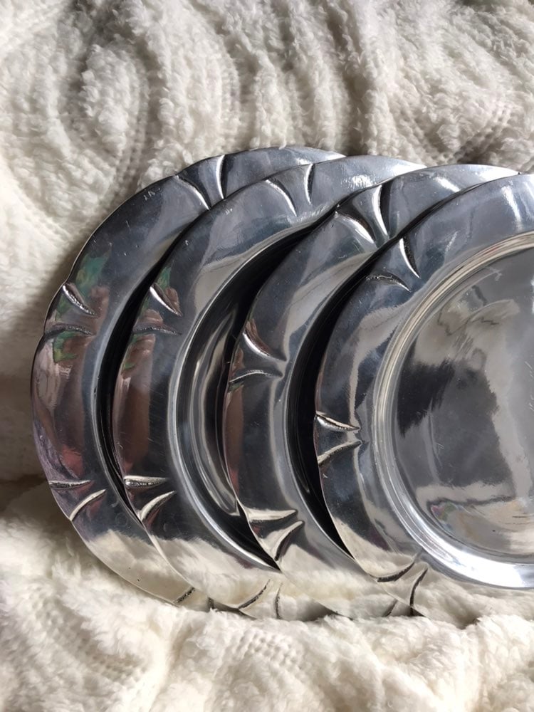 Set Of 4 Cast Aluminum Oversized Plates