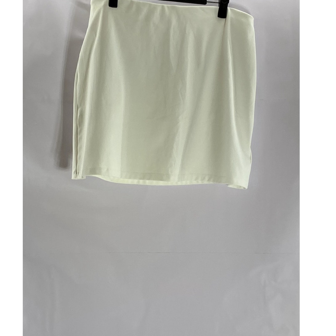 Gap Women's Optic White GapFit Breathable Compression Pull-On Exercise Skort SZL