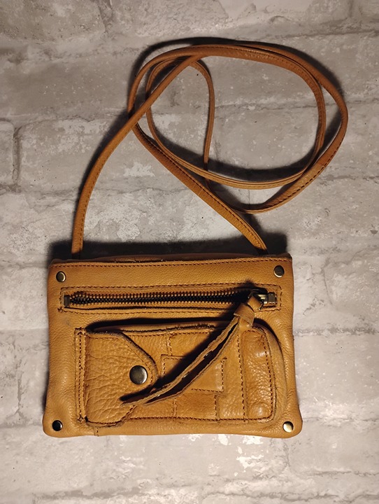 CUT N' PASTE MULTI POCKET CROSSBODY