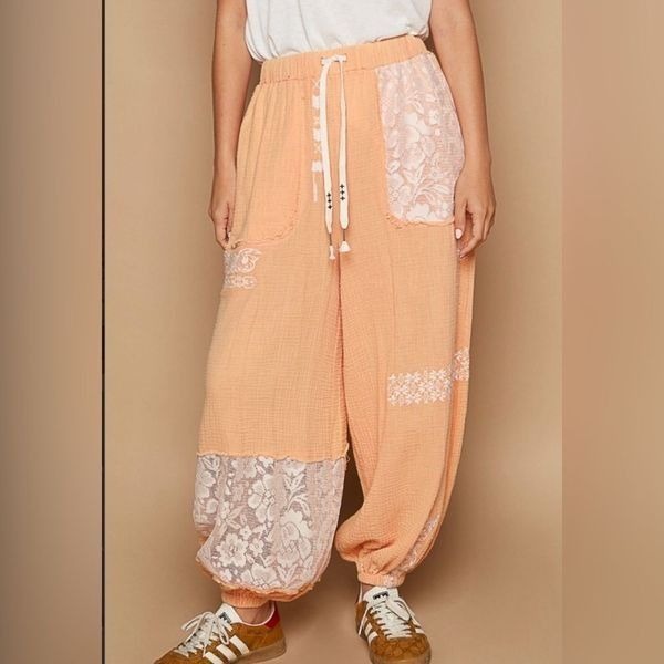 POL Distressed Jogger Pants with Crochet Detail in Peach Size Medium NWOT