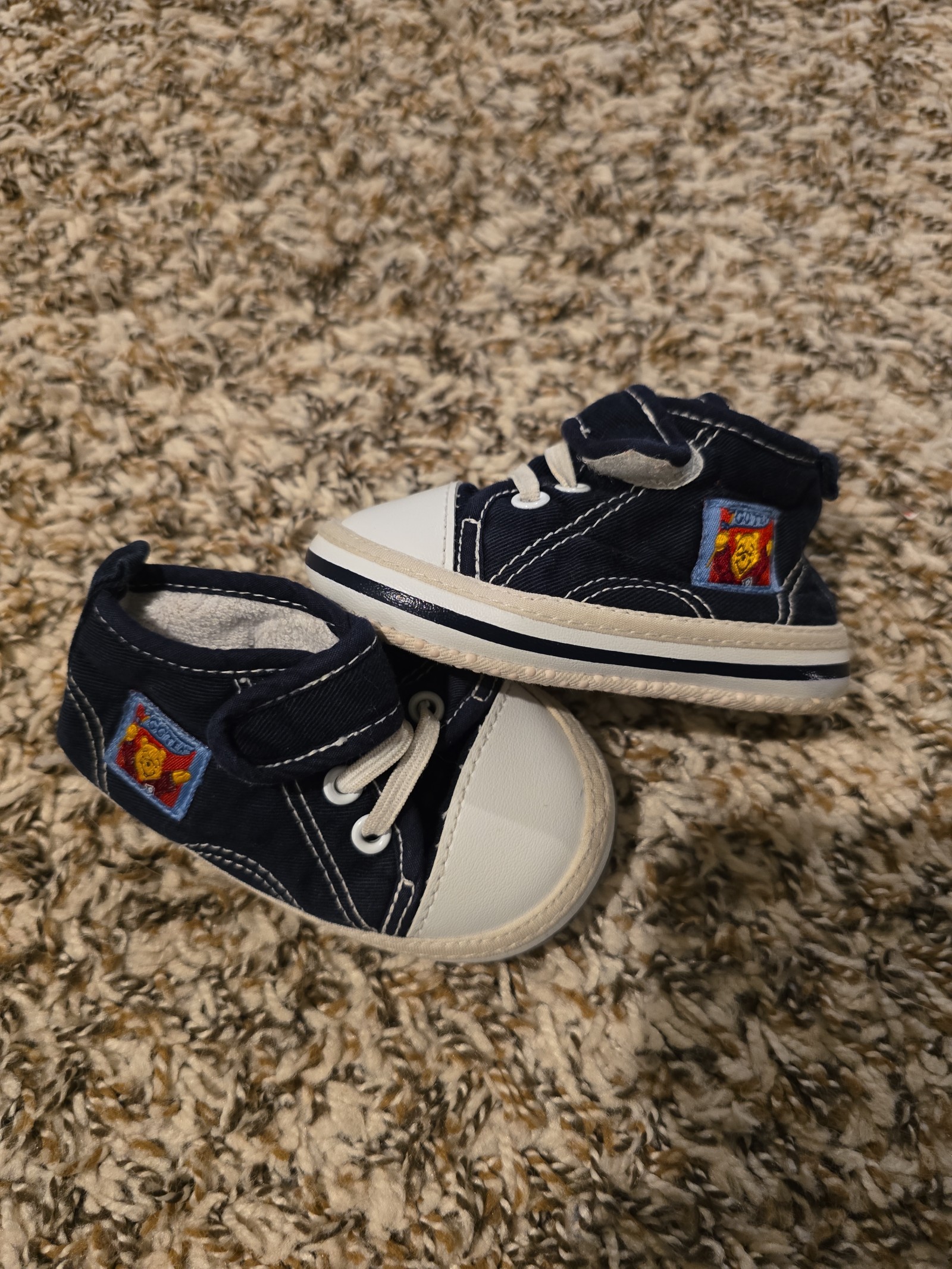 90s Y2K Disney Winnie the Pooh Shoes (6-12)