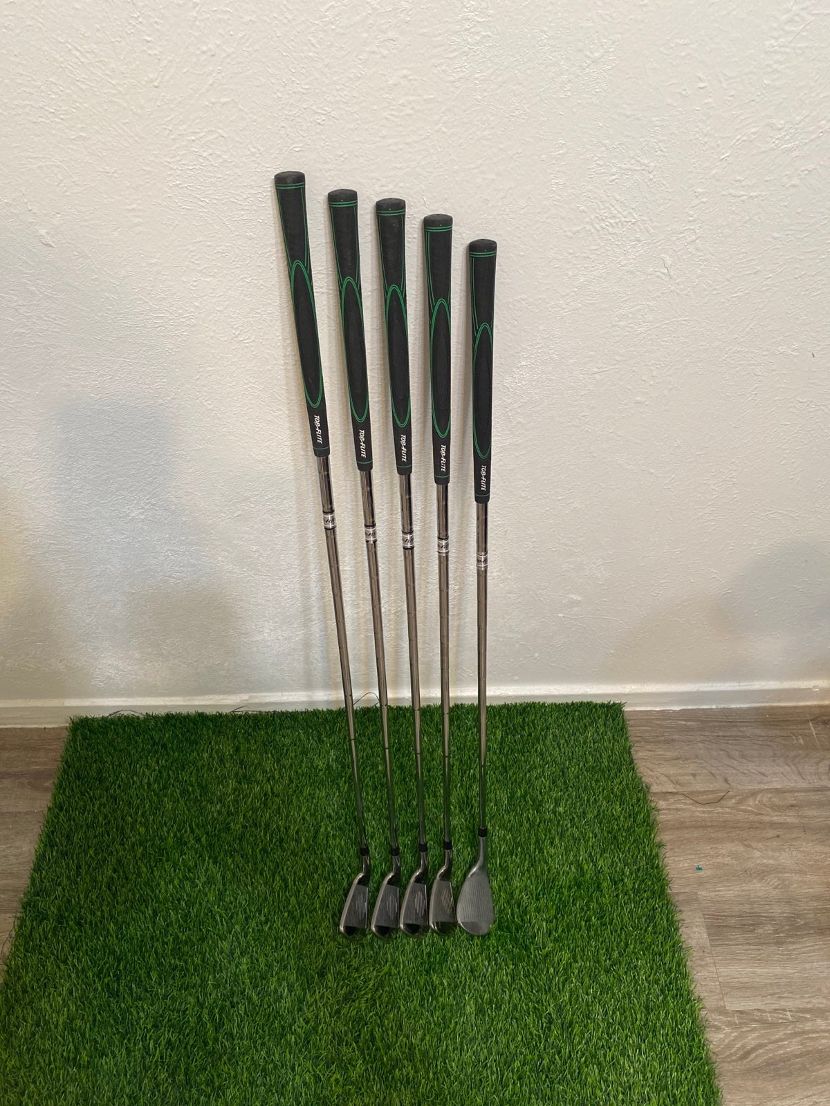 Top Flite Golf Varsity Gamer 6,7,8,9,S irons Right handed Ready to play!