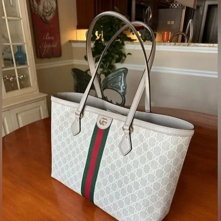 Ophidia Medium Tote (beige/white canvas)