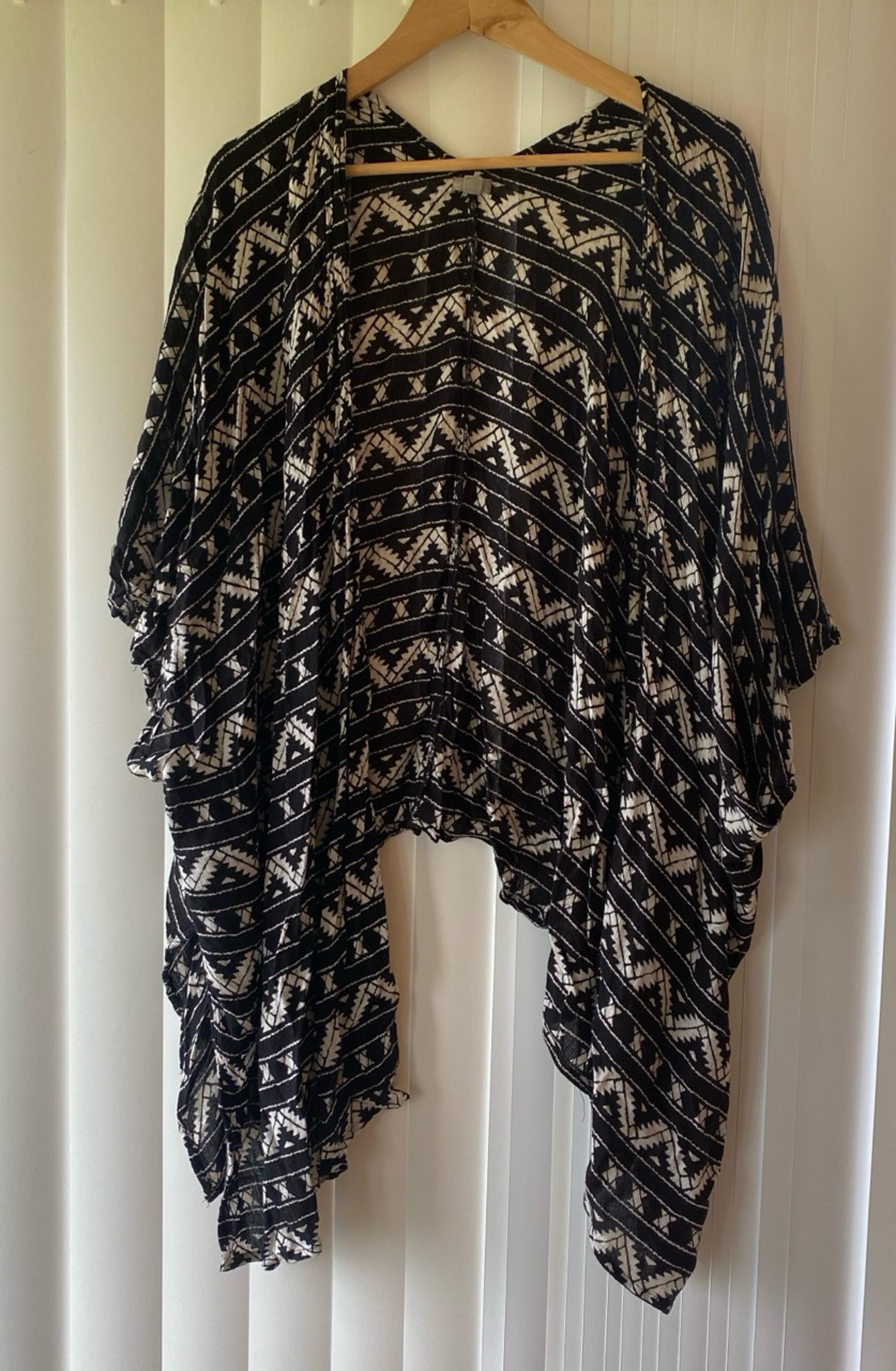 Ecote black white print cardigan cover up M/L
