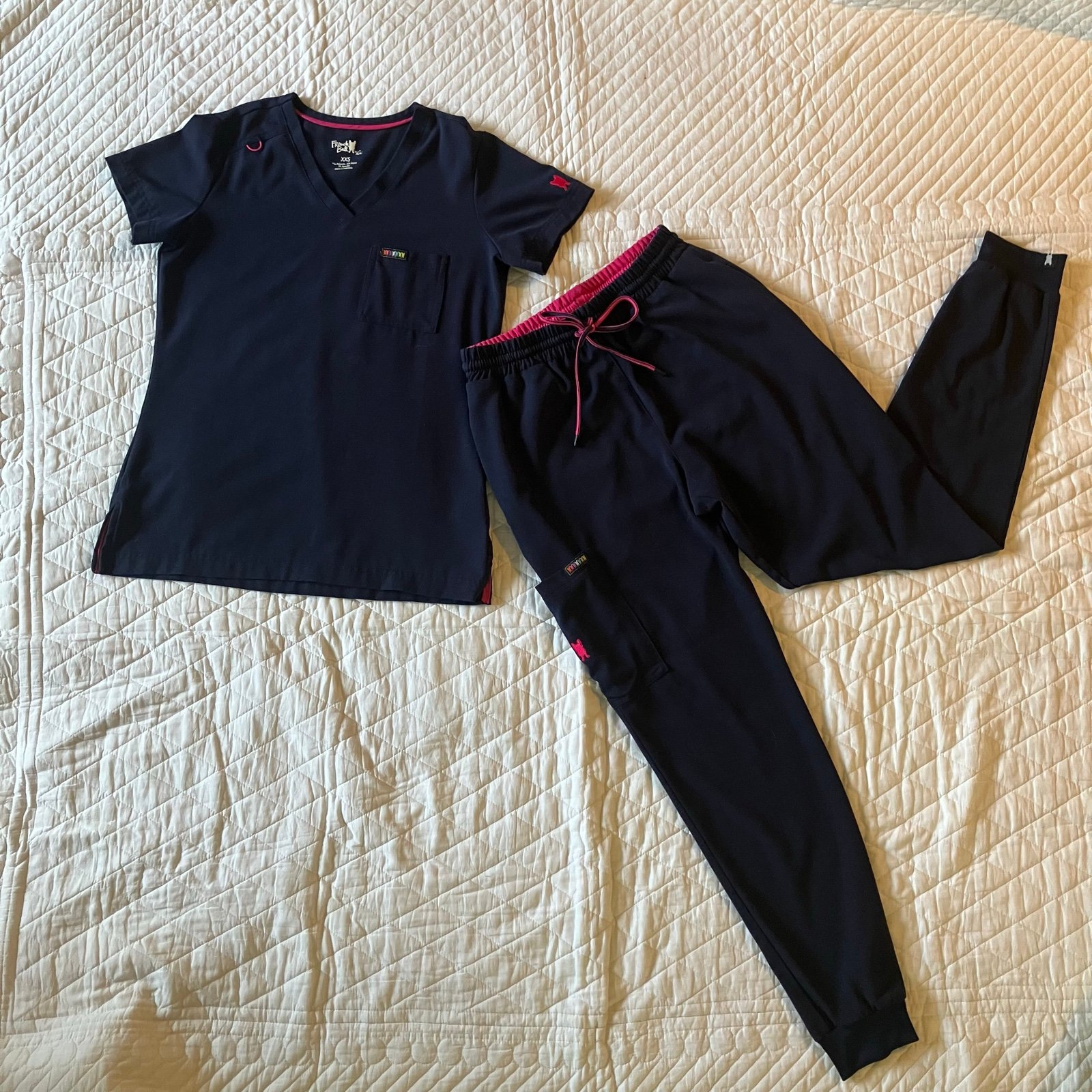 KOI French Bull scrub set