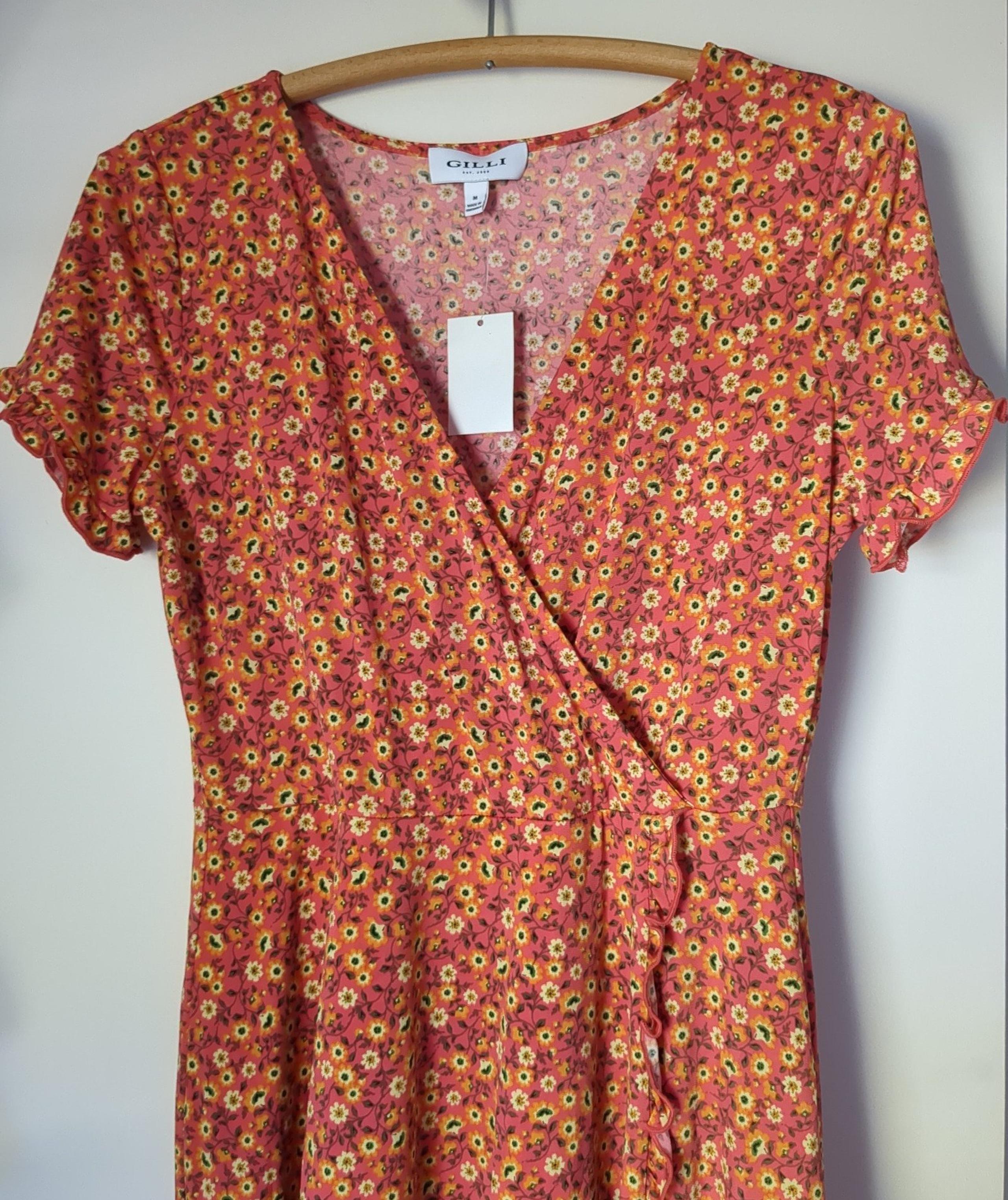 NWT Gilli Knee Length Dress Floral Red Orange Multicolor Ruffle sleeves/Skirt