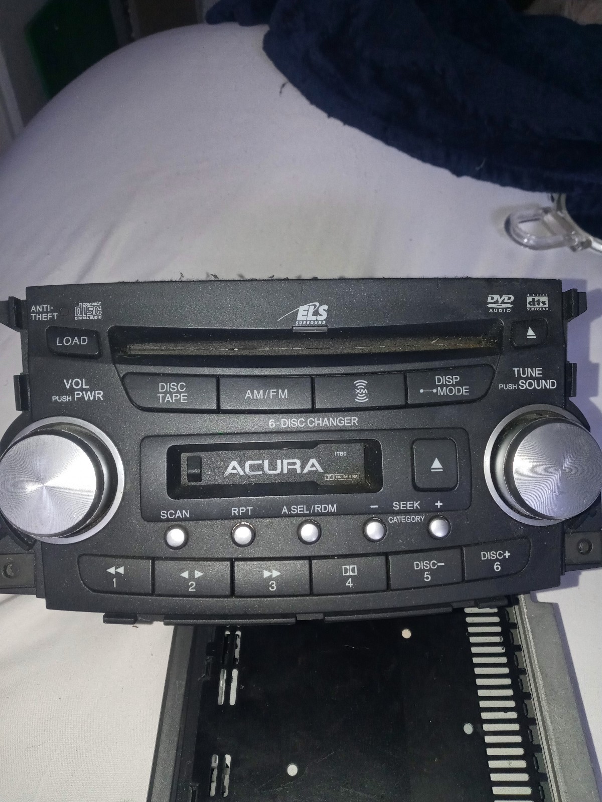 Car stereo 6 disc changer XM equiped digital surround