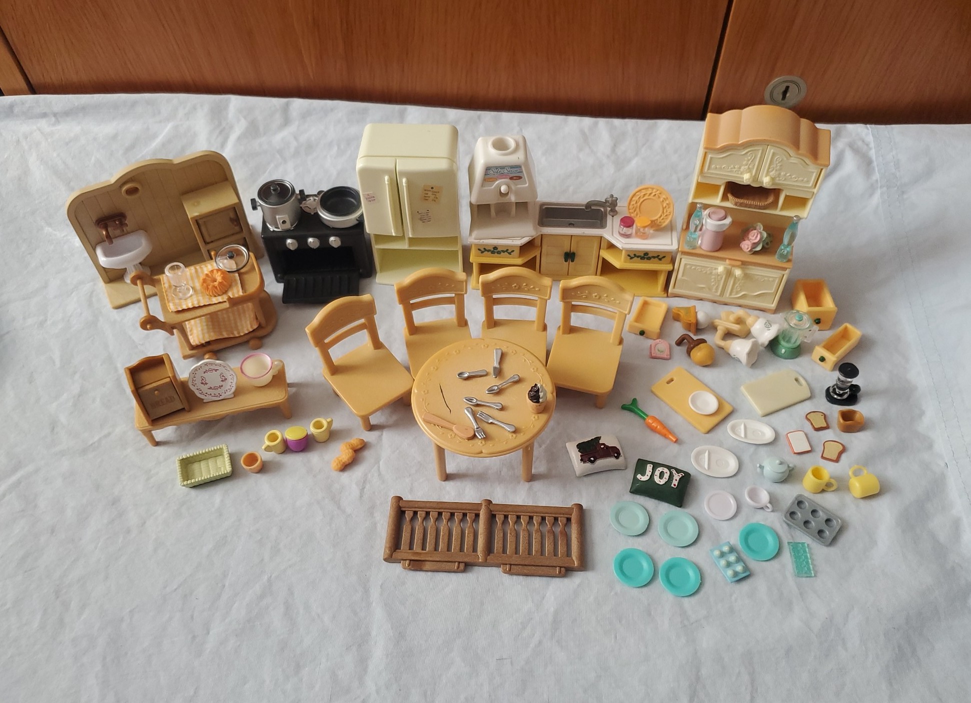 Calico Critters Sylvanian Families Kitchen Dining Furniture Food Accessories Lot
