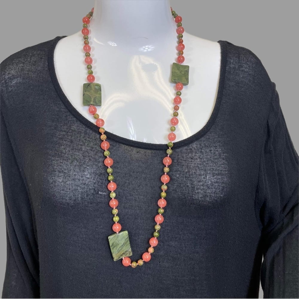 Serentinen32 Gemstone Watermelon Quartz, Unikite, Cabochon Green Necklace