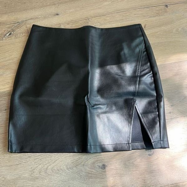 Showpo Women's Black Leather Flat Front Thigh Split A-Line Mini Skirt Size 10