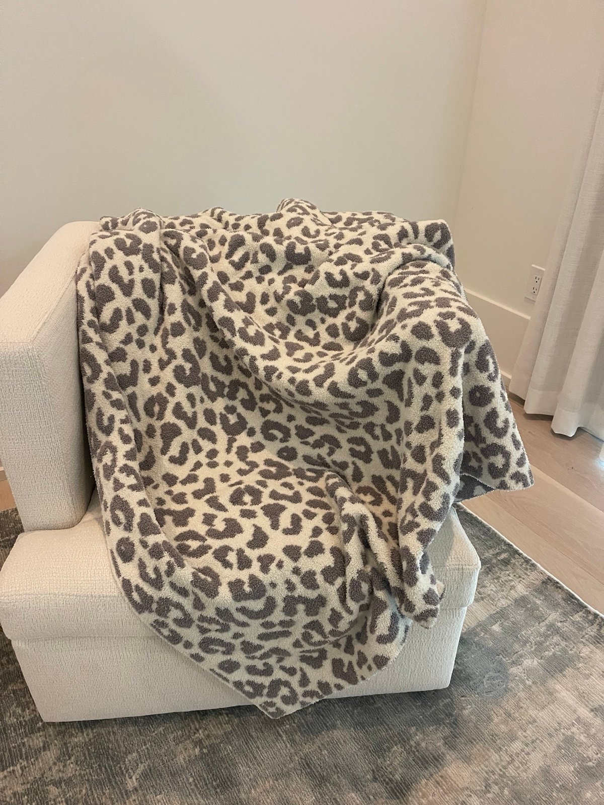 Cupcakes and Cashmere Blanket 50 x 70 White Gray Leopard Oversized Throw EUC