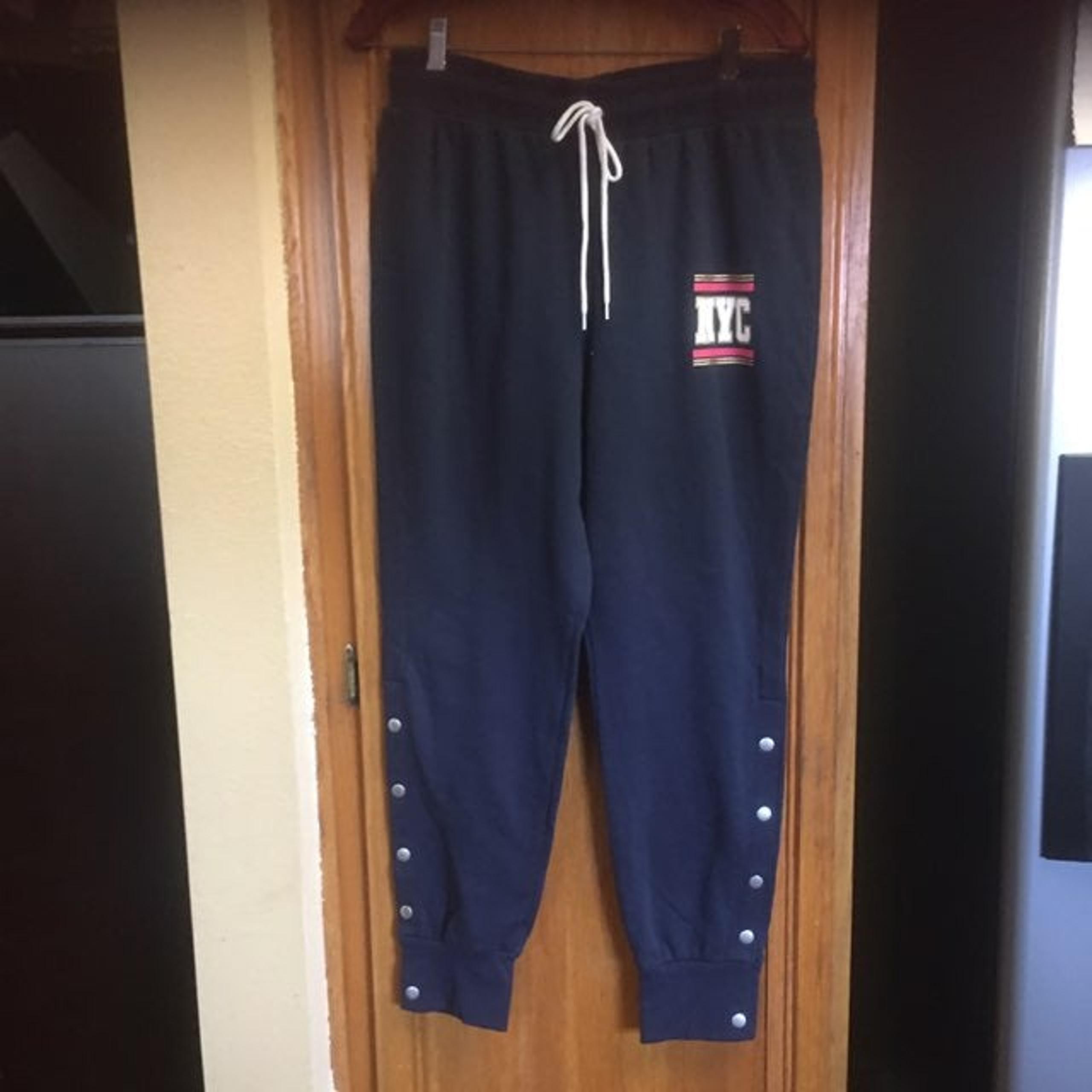 Women's no boundaries sweatpants