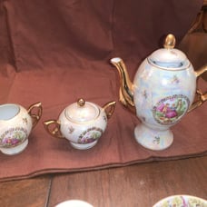 Royal crown tea pot
