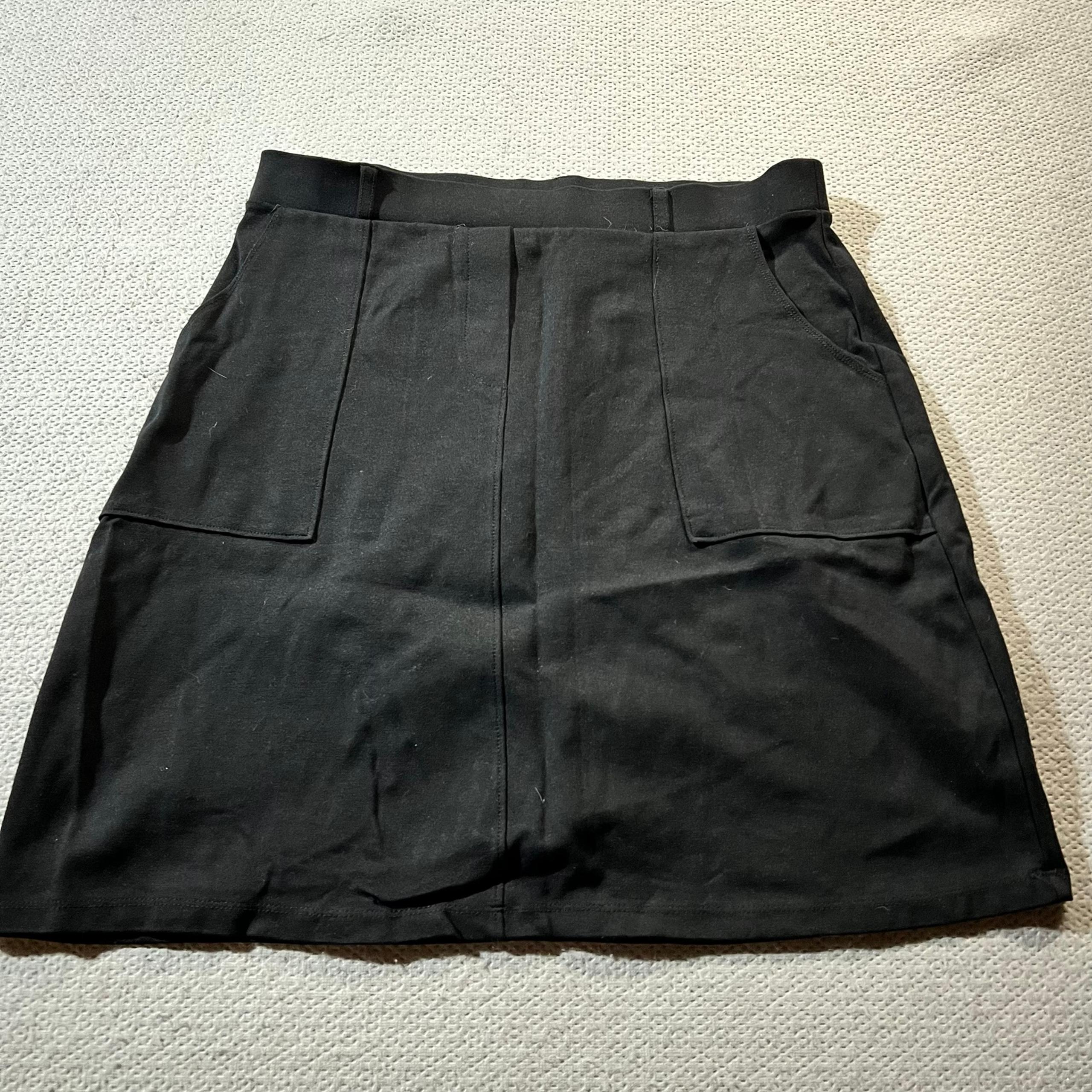 Gilli women’s black pull on casual skirt pockets size large EUC