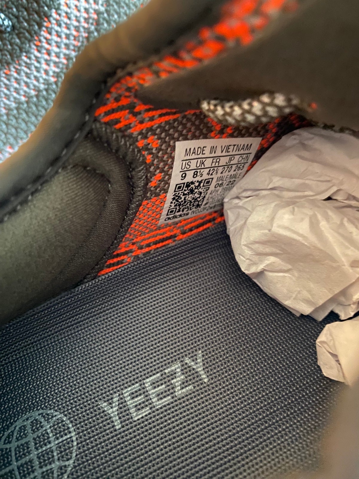 Yeezy boost 350 v2 carbon beluga