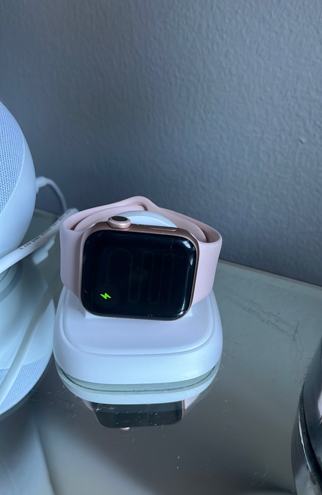 Apple series 6 GPS Gold 40 mm Smart Watch