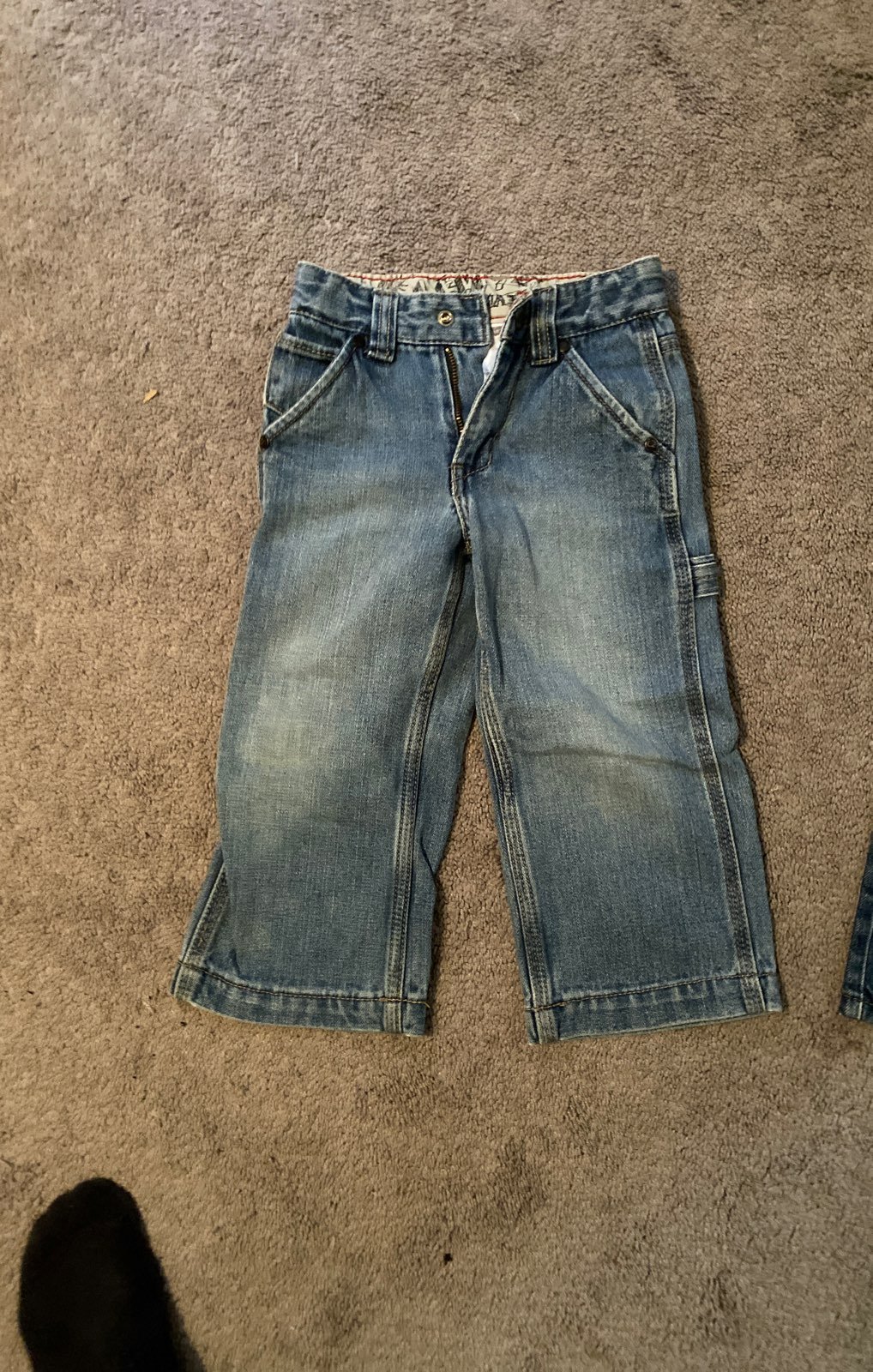 2 pairs of Jeans