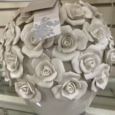 Rachel Ashwell Shabby Chic White Flowers lamp NEW WOT & THE SHADE!!!