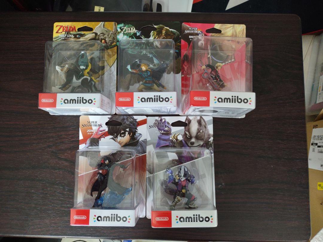 amiibo set of 5 figures: Joker, Wolf, Link, Shulk