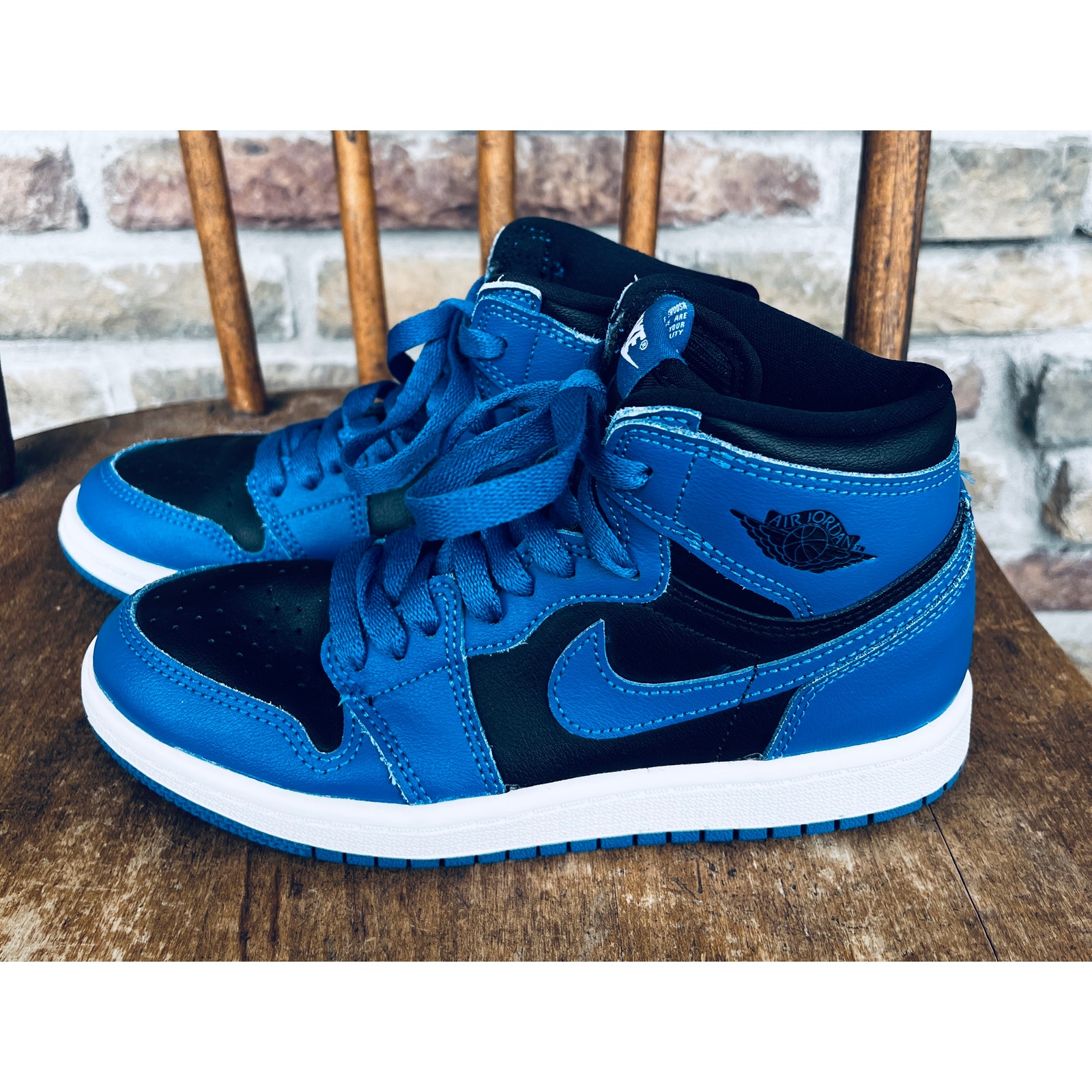 Boys' Air Jordan 1 Retro OG High Dark Marina Blue, Size 2Y
