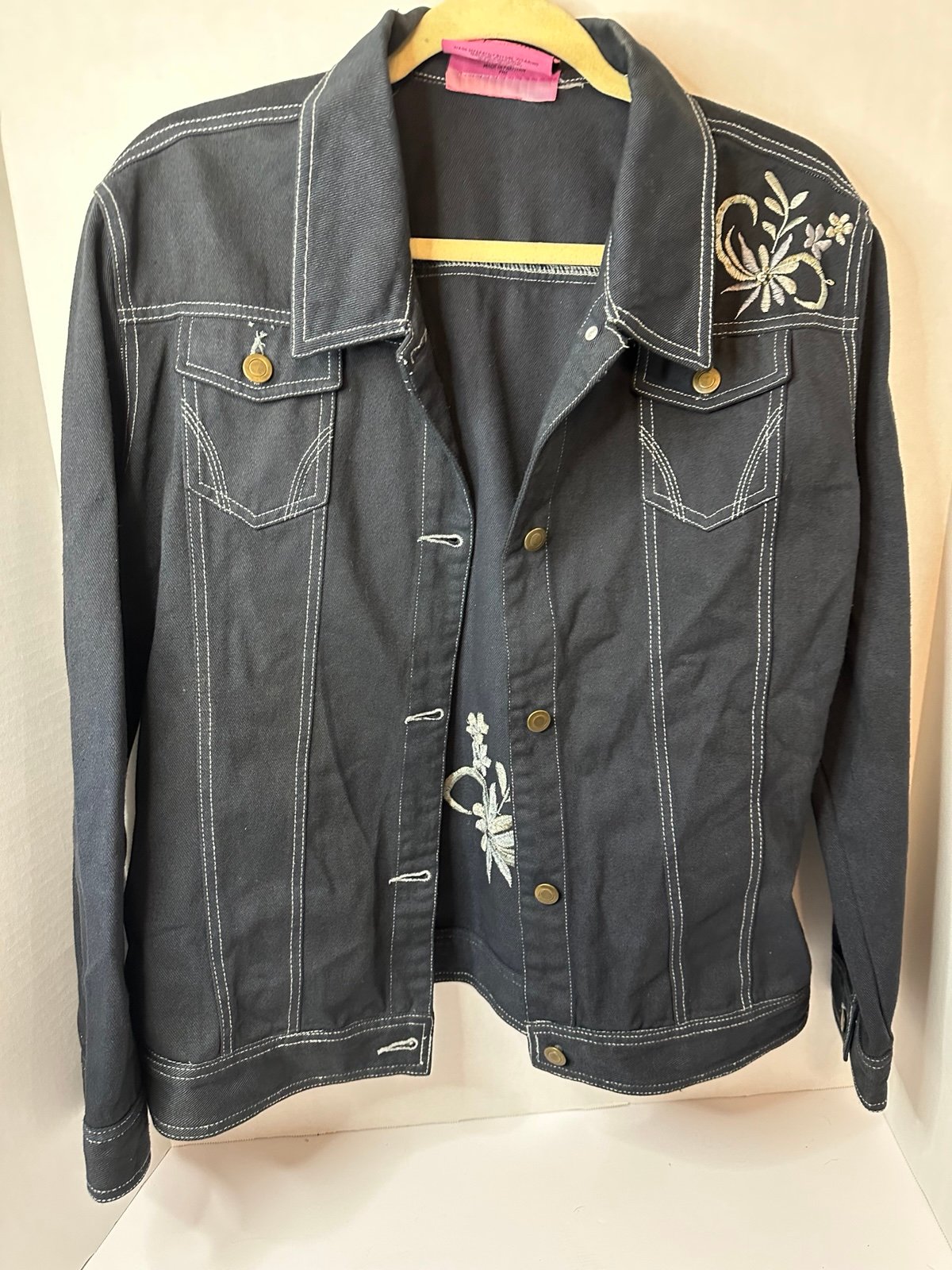 Vintage Carol’s Denim Jacket with embroidered flowers
