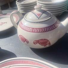 Pipestone Mimbreno burgundy teapot