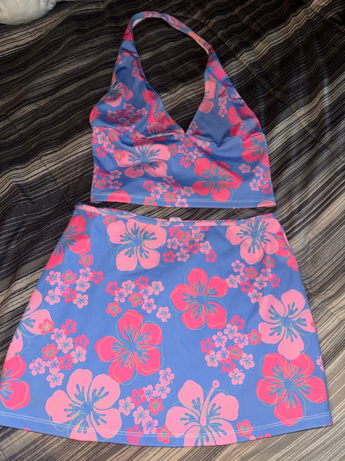 Cool is a construct skirt set