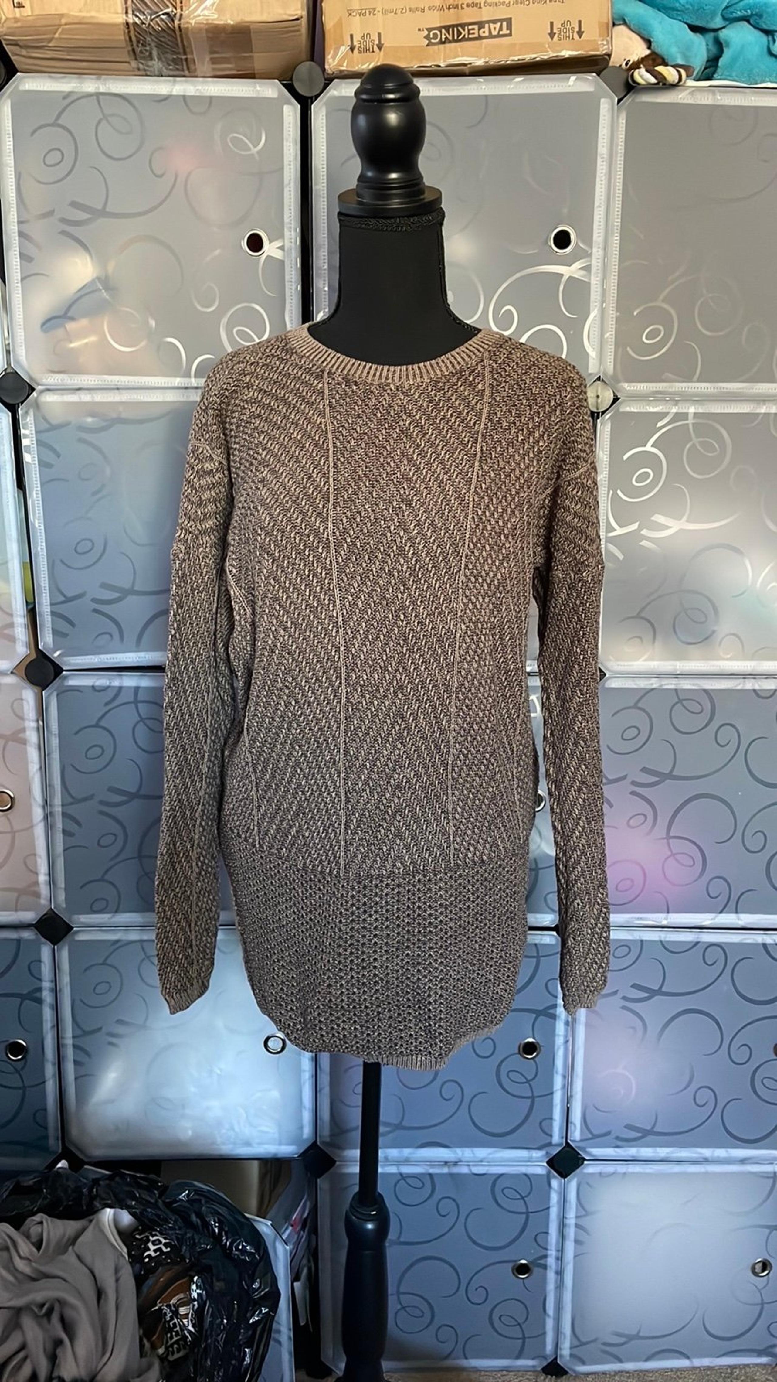 Women’s Size L Sweater Good Condition - Eight Eight Eight