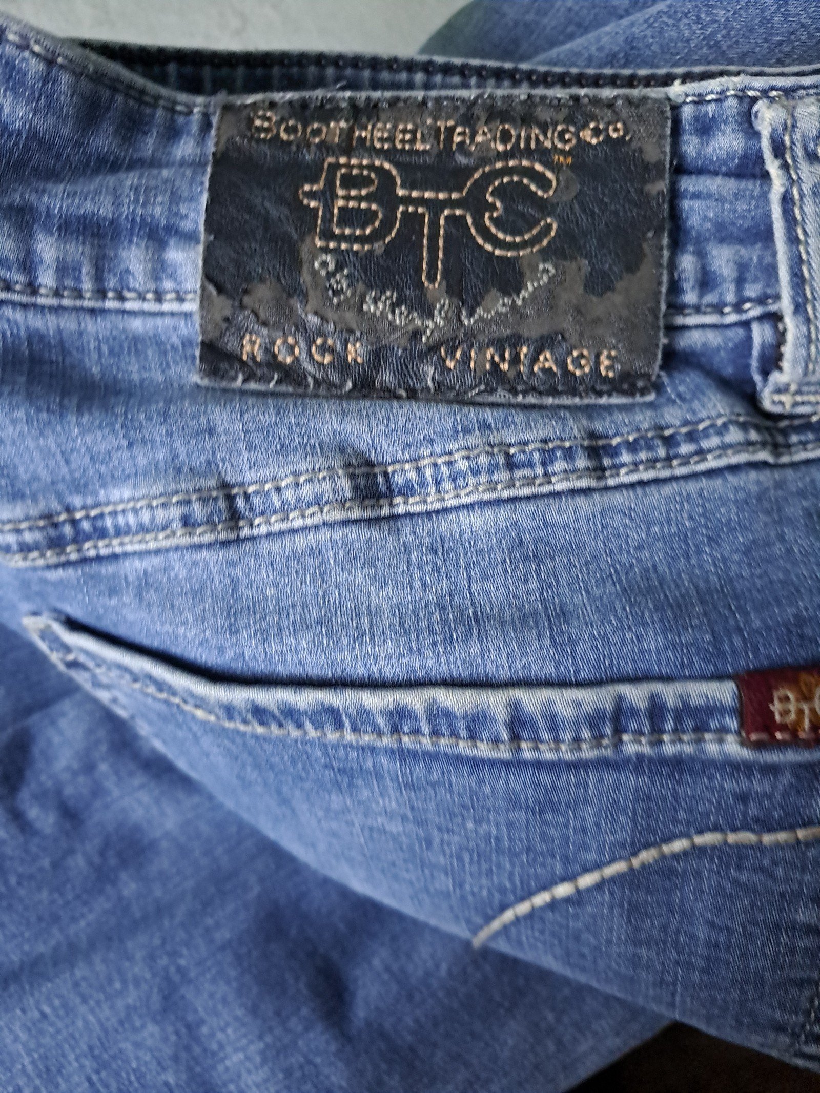 Flare boot heel,btc womenssz31/10 inseam 32 blue wash zip wide flare jeans