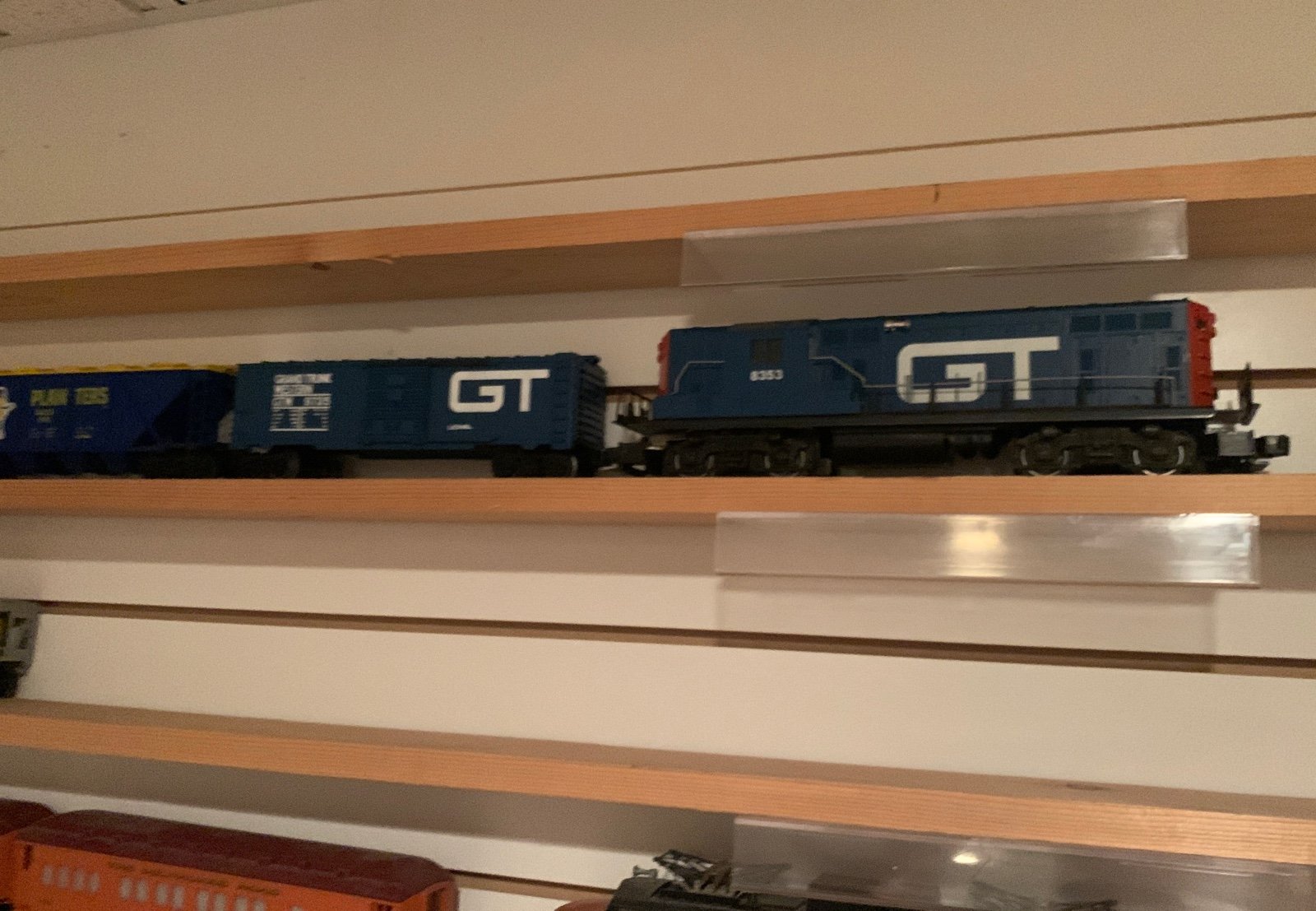 Lionel 027 gauge, GT engine, GT box, car, sun, maid raisins, planters boxcar