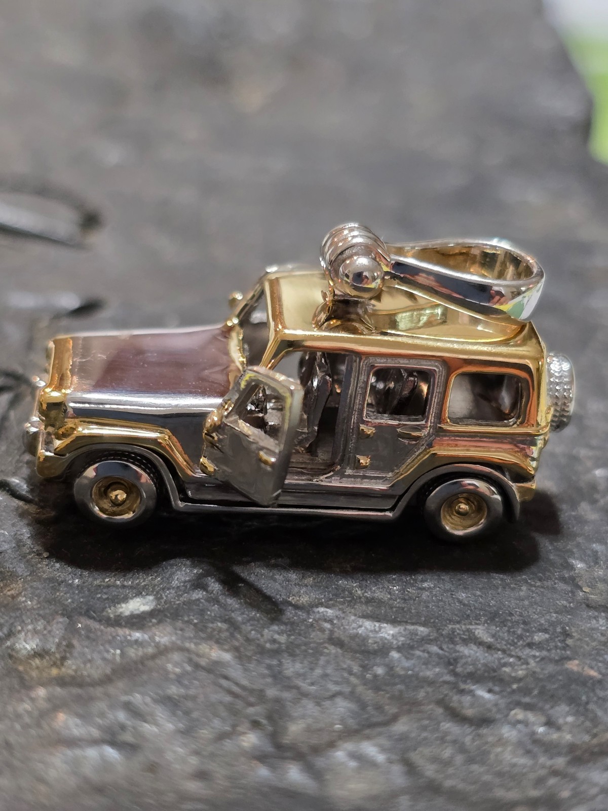 Sterling silver jeep pendant