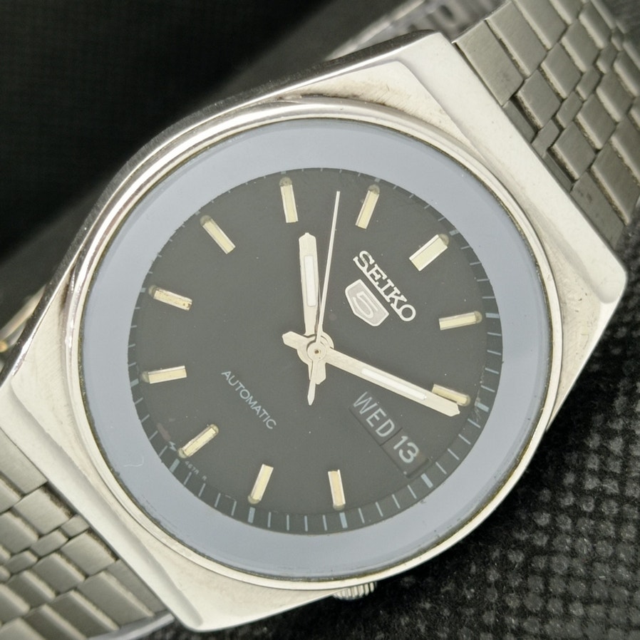 Vintage 1985 Seiko Automatic Mens Silver Watch W/daydate & Black accents