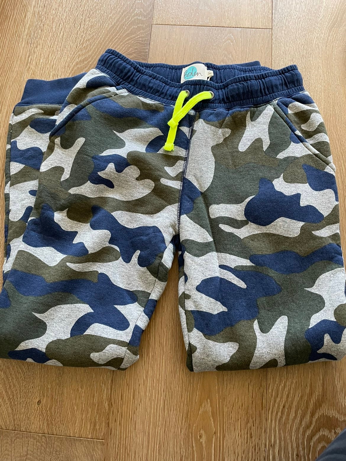 NWT Sherpa Lined Camo Sweatpants