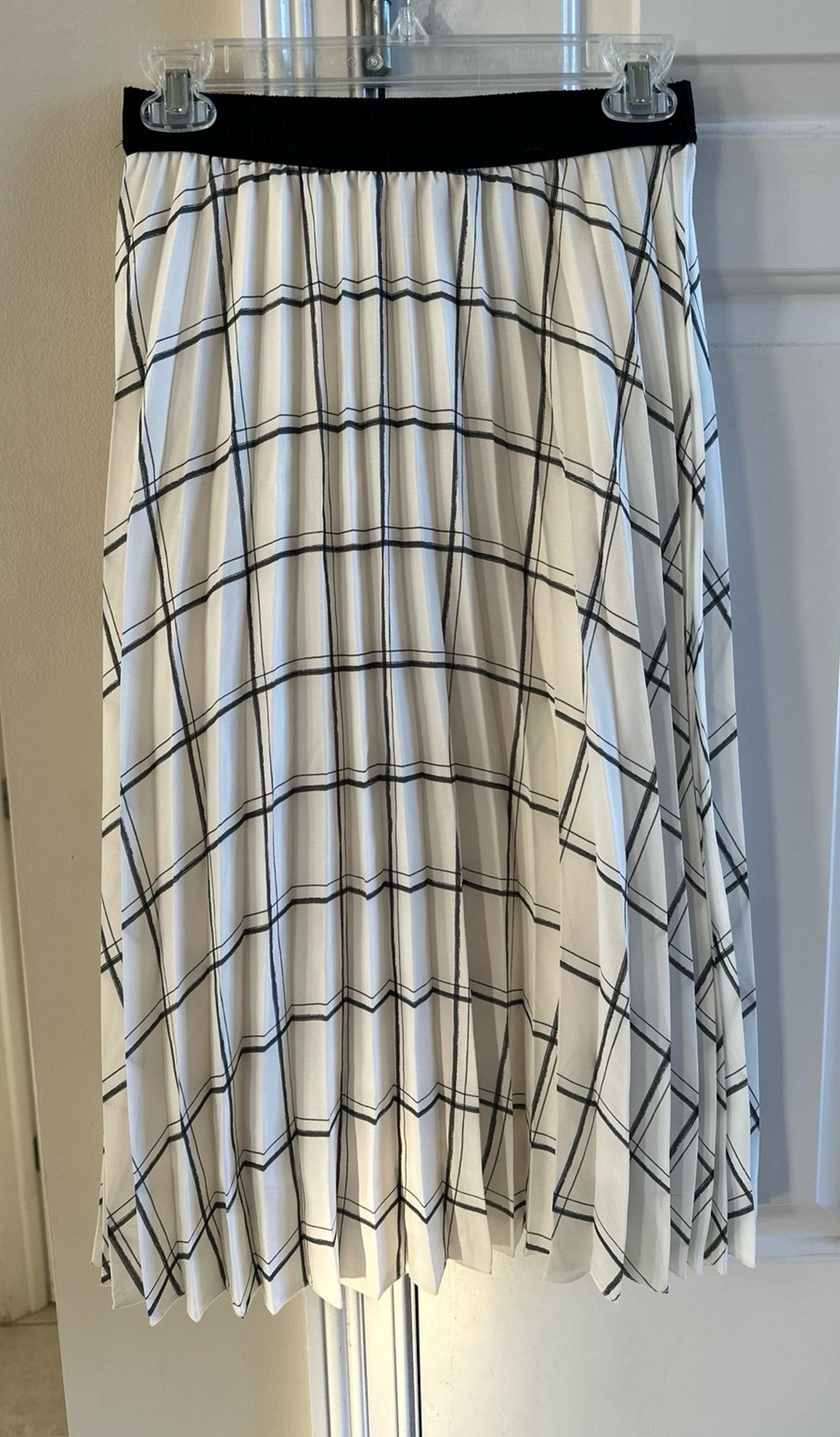 Women’s pleated skirt