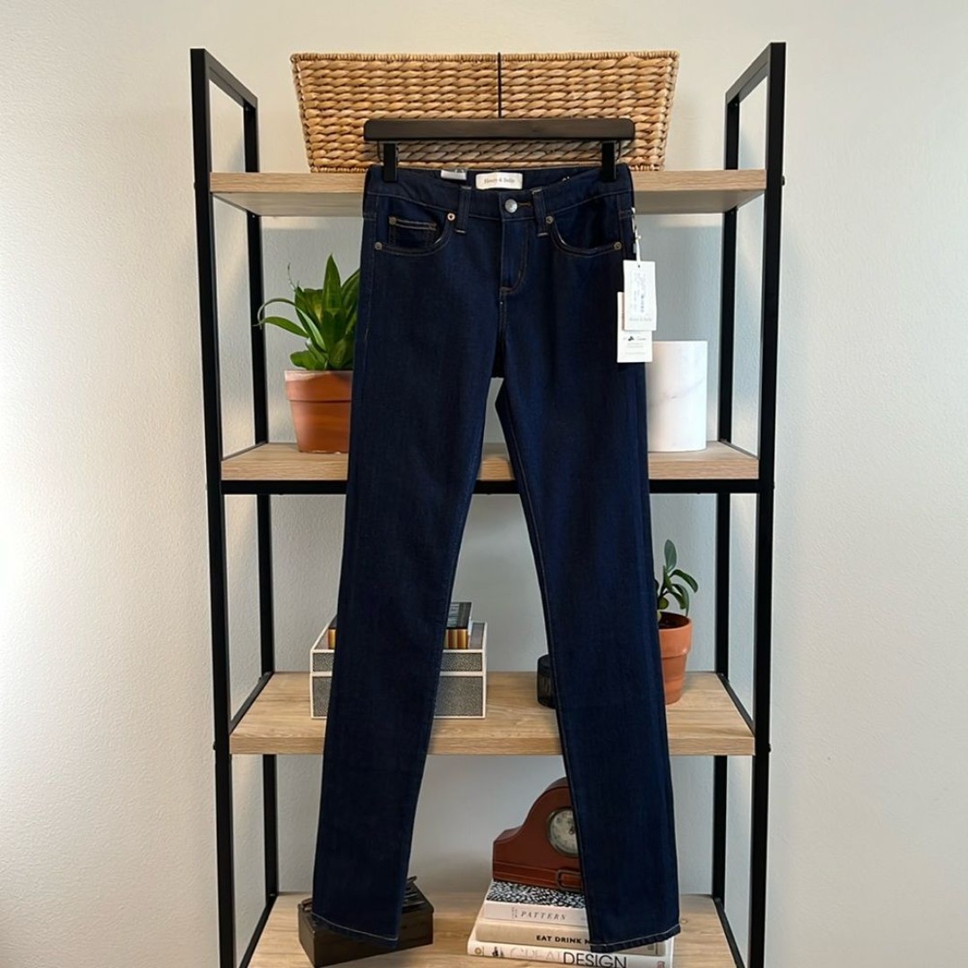NWT, Henry & Belle Mid-Rise Signature Skinny Jeans, 24