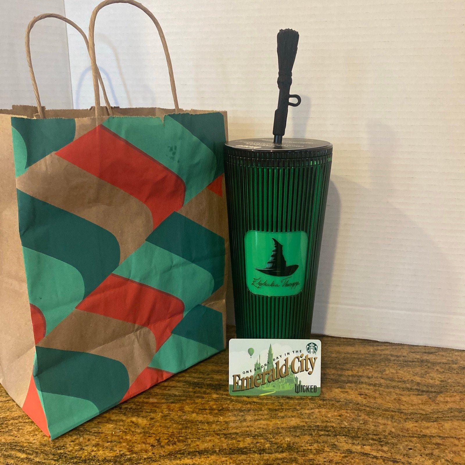 Starbucks Wicked 24oz. Cup Tumbler Emerald Glow in Dark Elphaba w/ Broom & Card