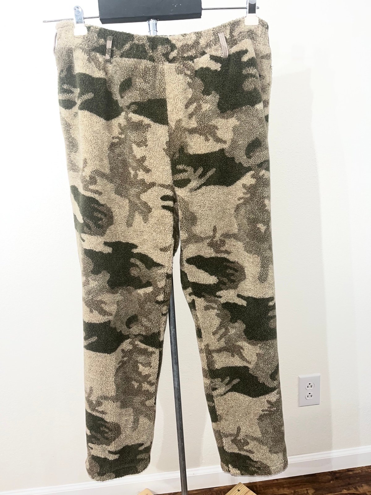 Cabela’s windshear hunting pants, Berber Fleece, Main, XL 40×32 brown camo