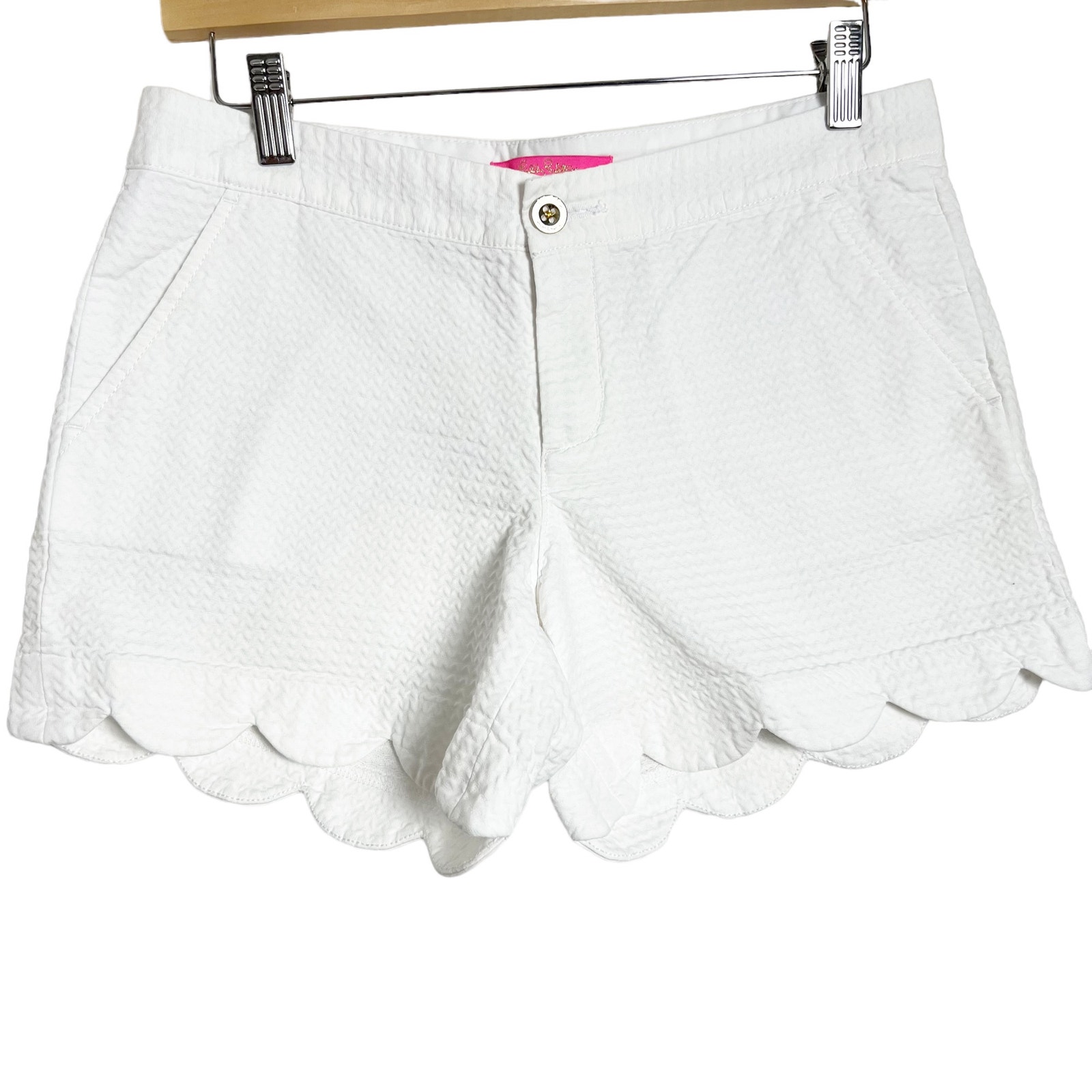 Lilly Pulitzer White Scalloped Shorts Size 4
