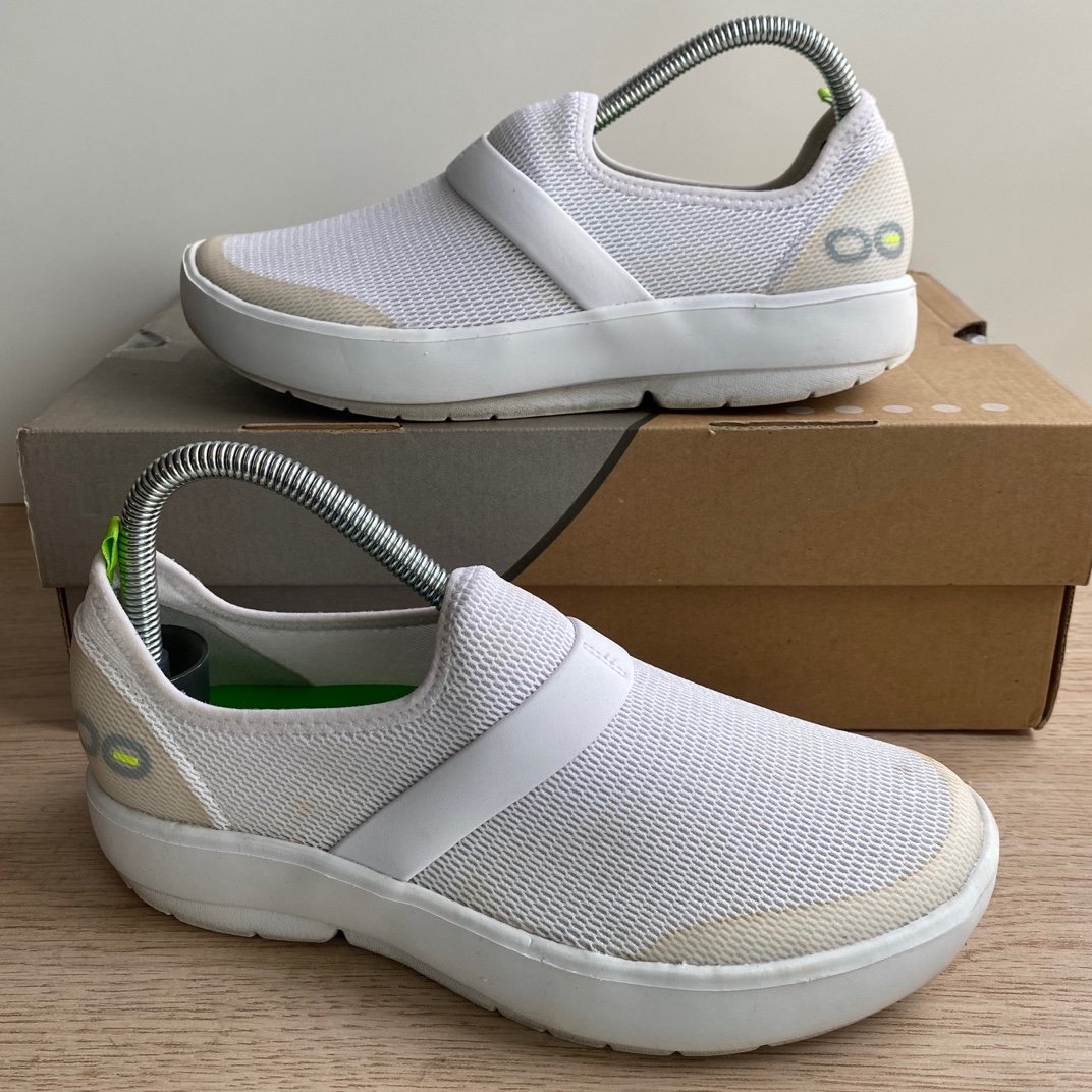 OOFOS OOmg eeZee White Mesh Slip On Recovery Shoes Women- SZ 7